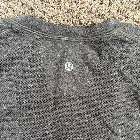 Men’s Lululemon Long Sleeve Shirt - Picture 3 of 5